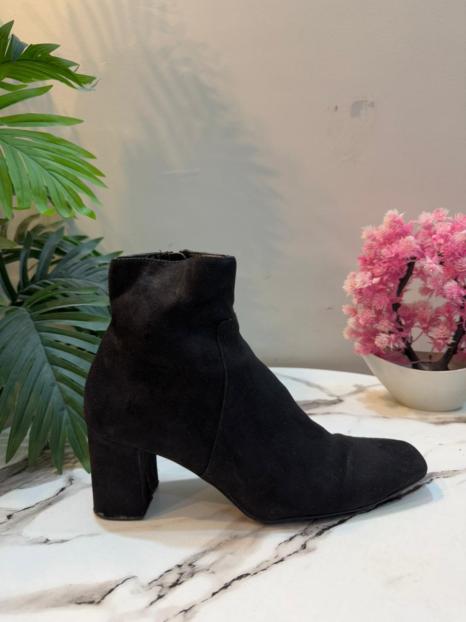 Black suede zipper ankle boot(MNG)