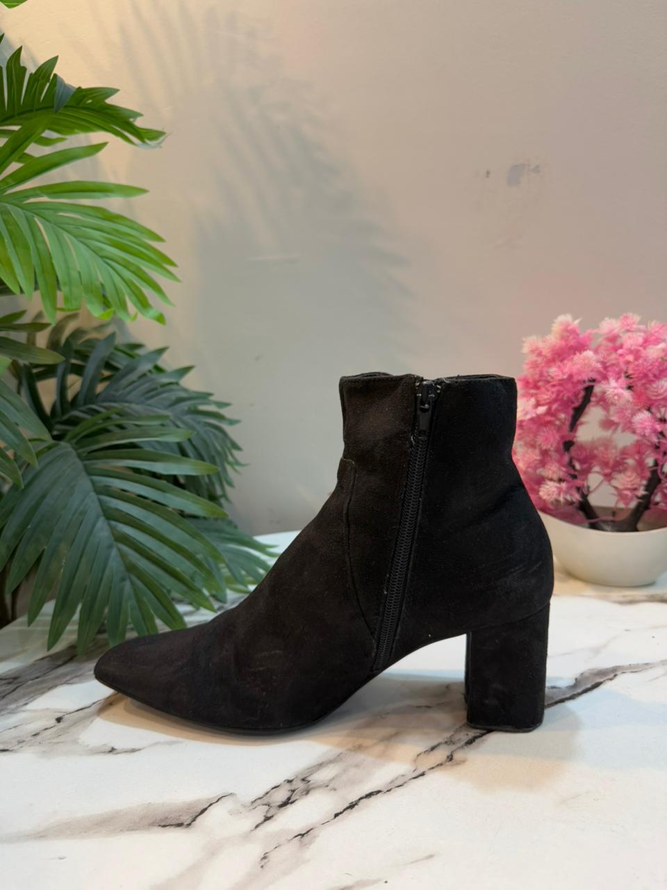 Black suede zipper ankle boot(MNG)