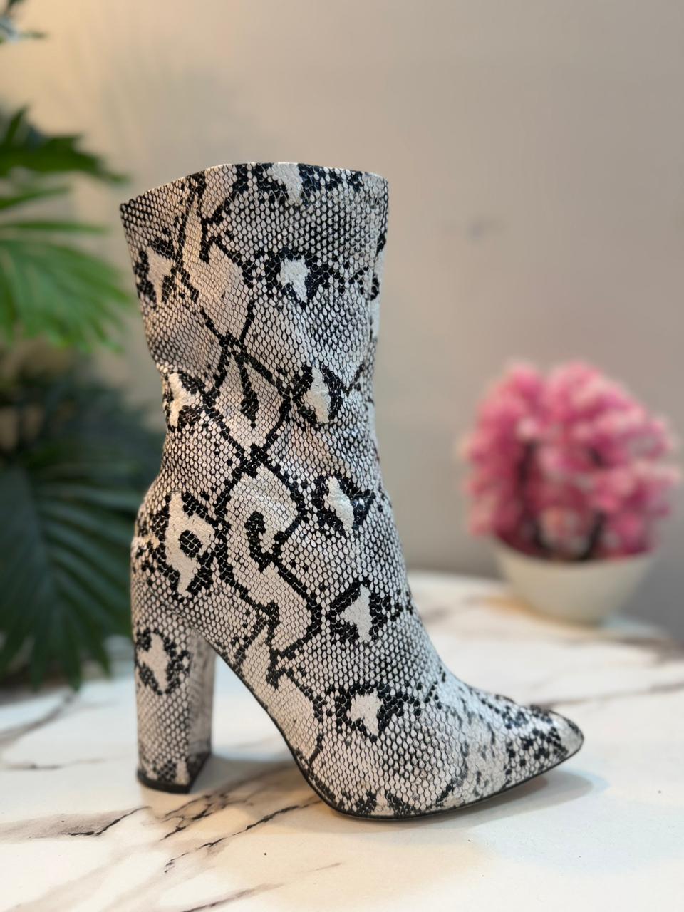 Snake print side zipper ankle boot(Unknown)