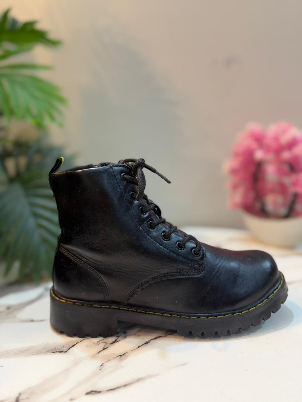 Black leather lacup zipper ankle boot(Unknown)