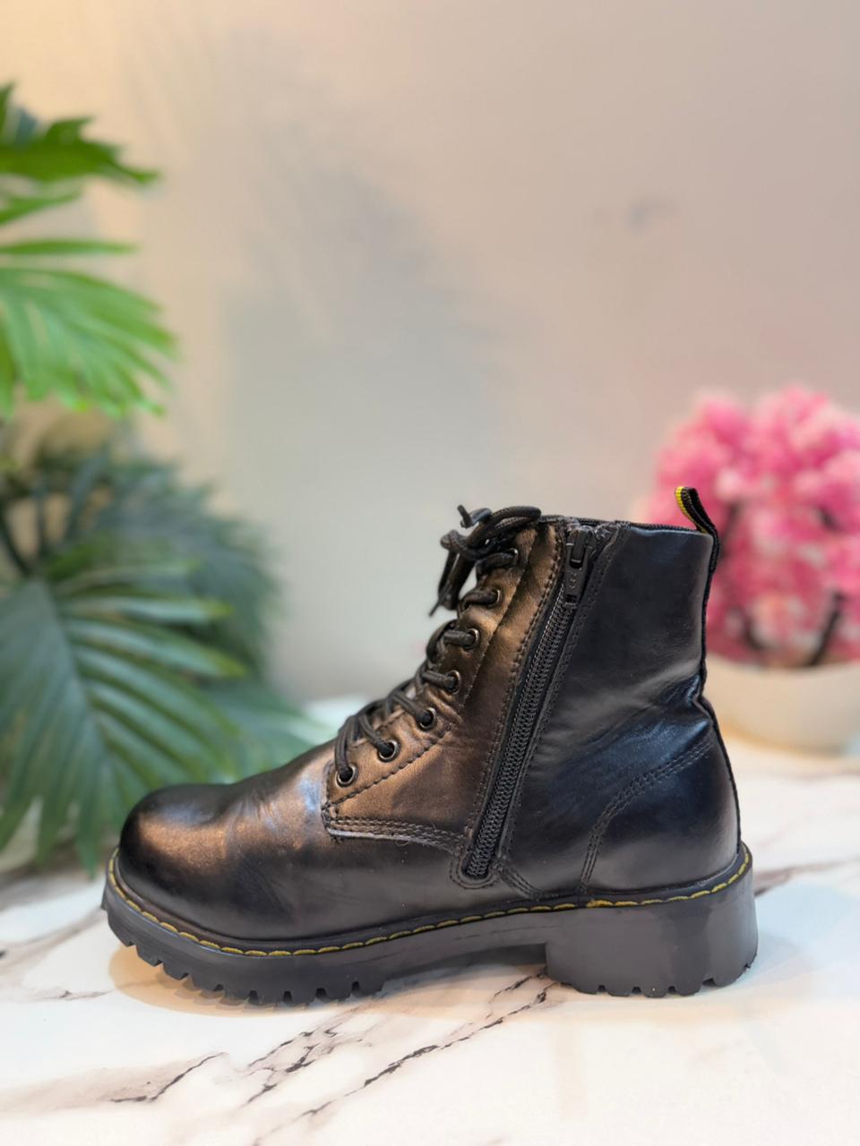 Black leather lacup zipper ankle boot(Unknown)