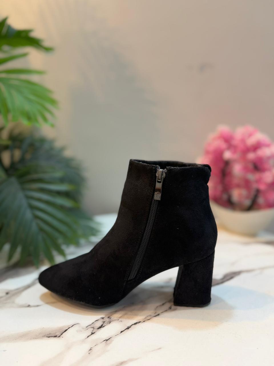 Black suede side zipper ankle boot(unknown)