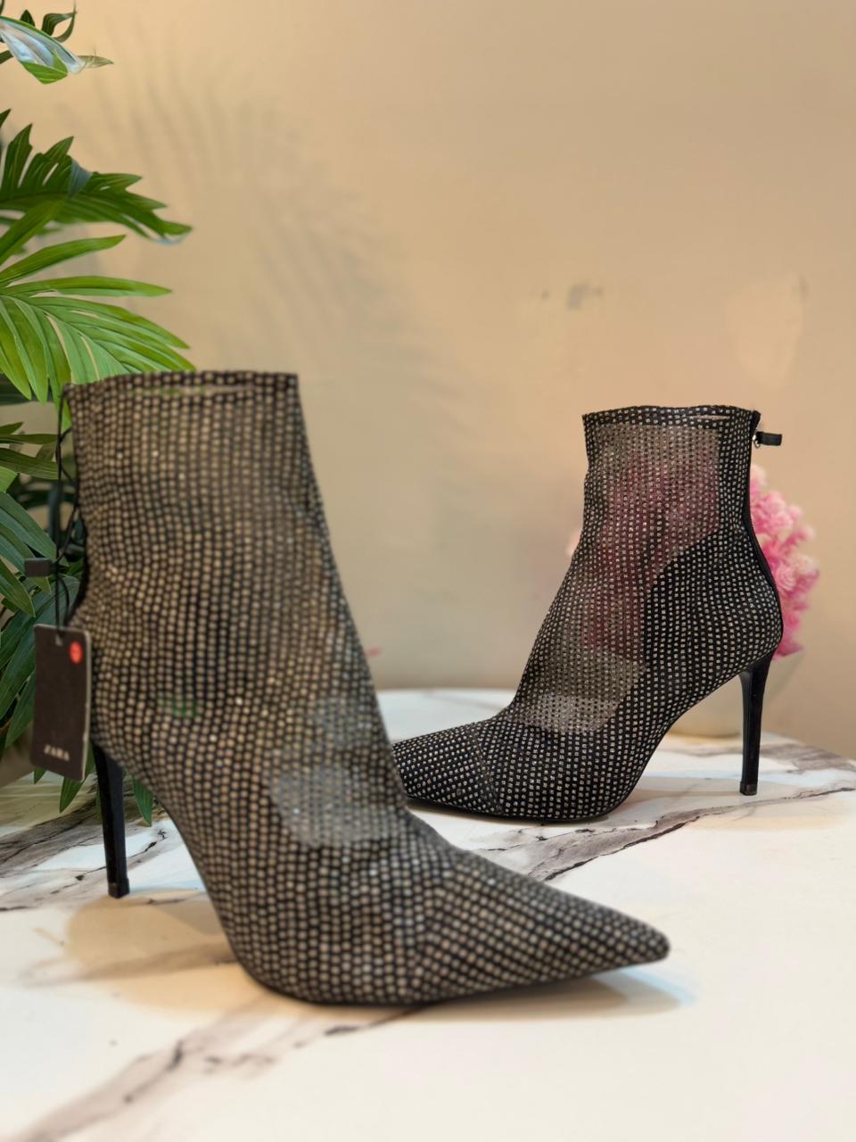 Sequinned printed black net heeled boot with back zipper(Zara)