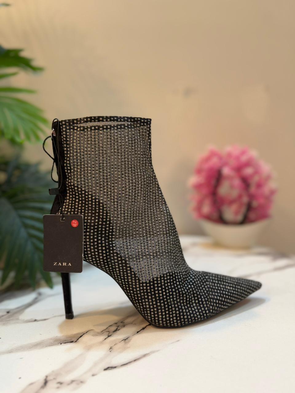Sequinned printed black net heeled boot with back zipper(Zara)