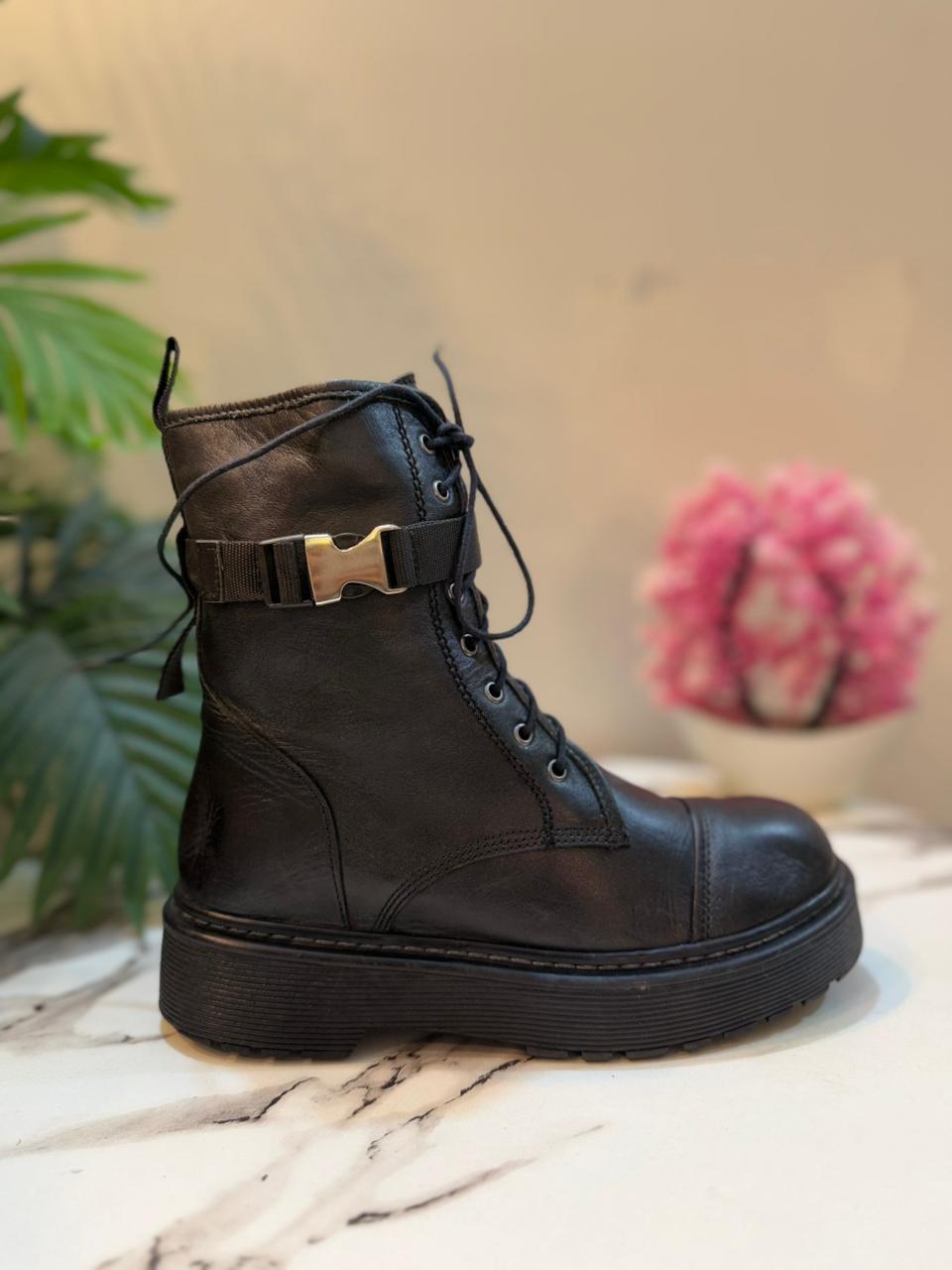 Black leather lacup ankle boot with side zipper(Uonovo)