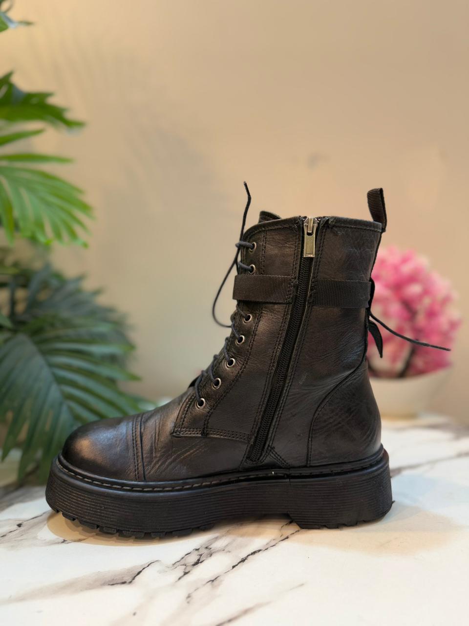 Black leather lacup ankle boot with side zipper(Uonovo)