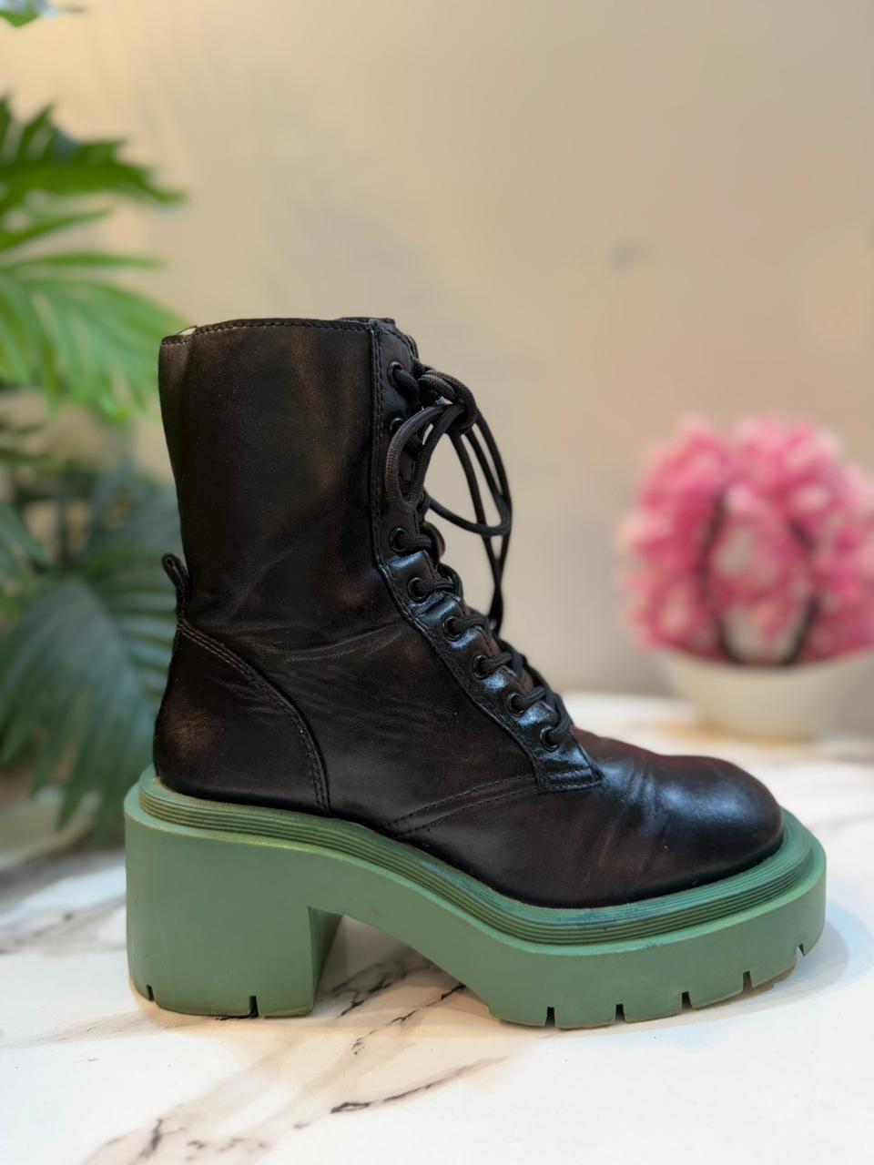 Black leather lacup ankle boot with side zipper(MNG)