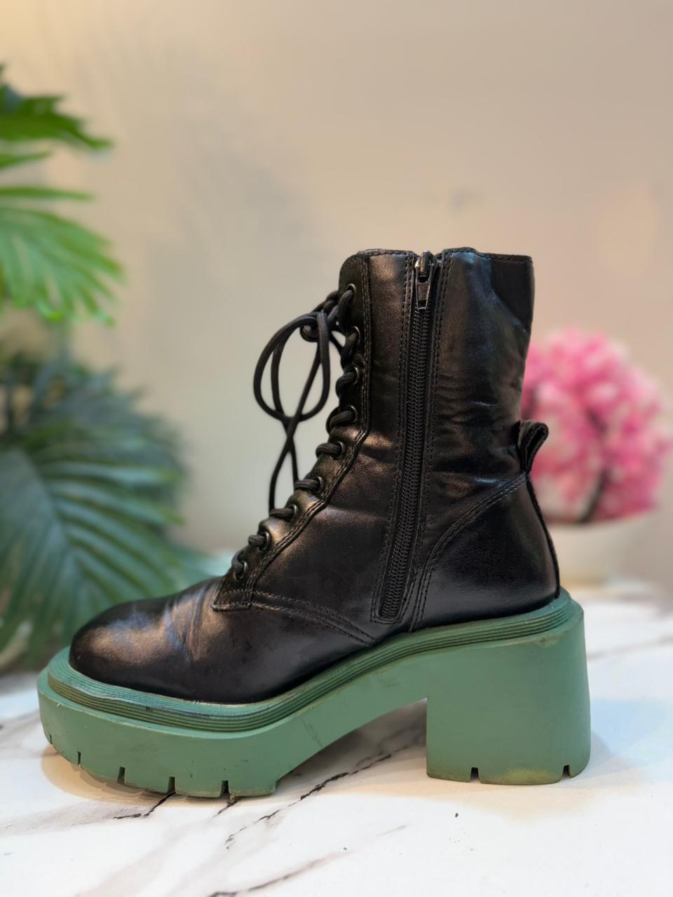 Black leather lacup ankle boot with side zipper(MNG)