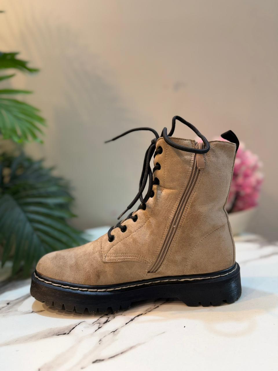 Beige/light brown suede lacup ankle boot with side z