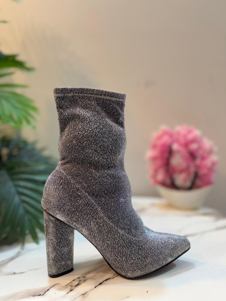 Silver glittery ankle boot(Misguided)