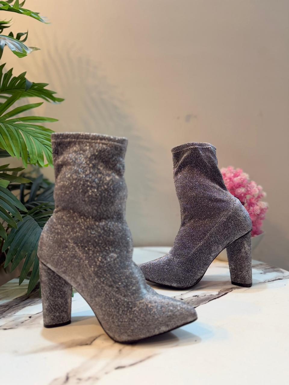 Silver glittery ankle boot(Misguided)