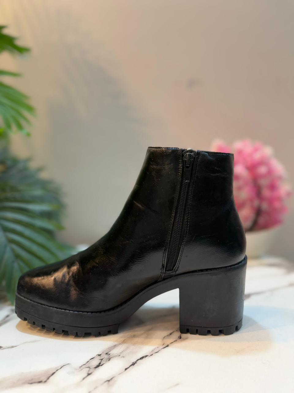 Black leather ankle boot with silver zipper(Boohoo)