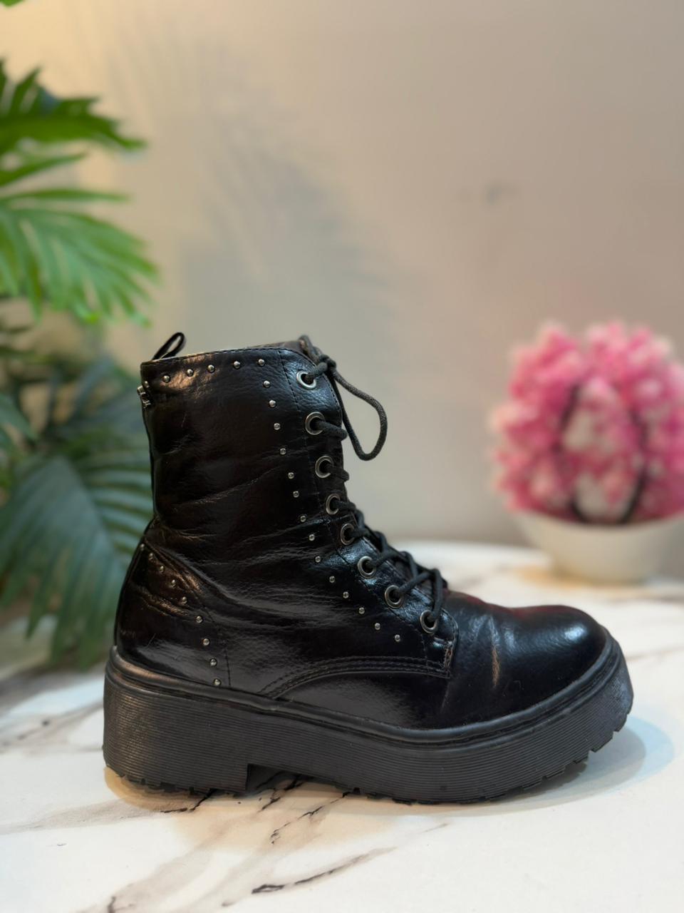 Black leather lacup ankle boot with side zipper (Refresh)