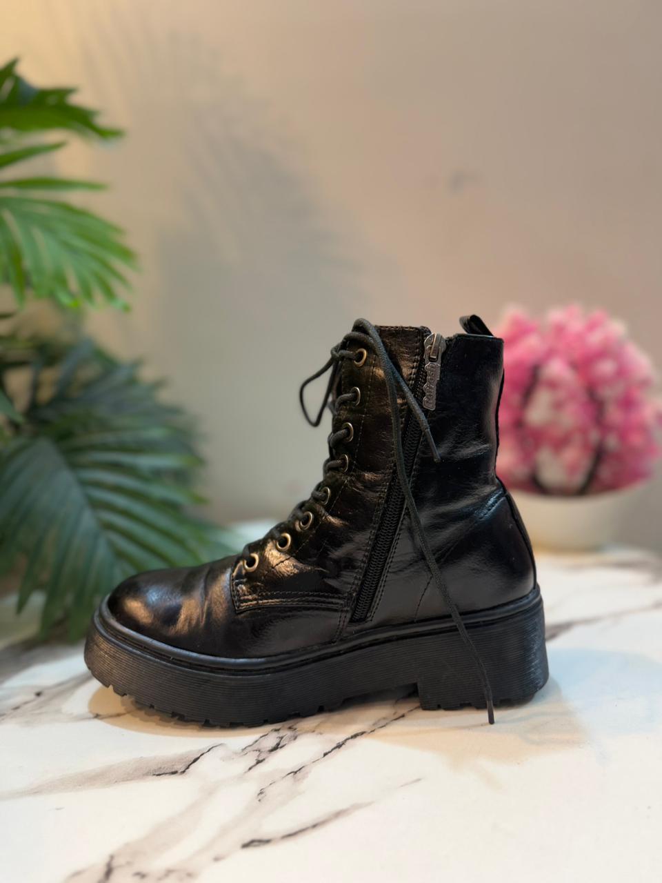 Black leather lacup ankle boot with side zipper (Refresh)