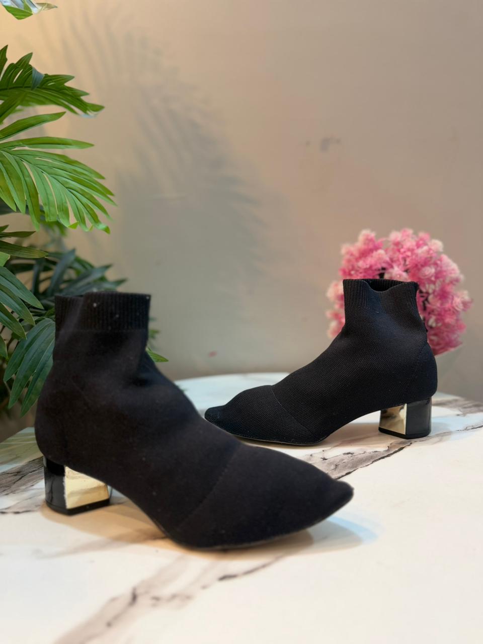 Black sock ankle boot(Stradivarius)