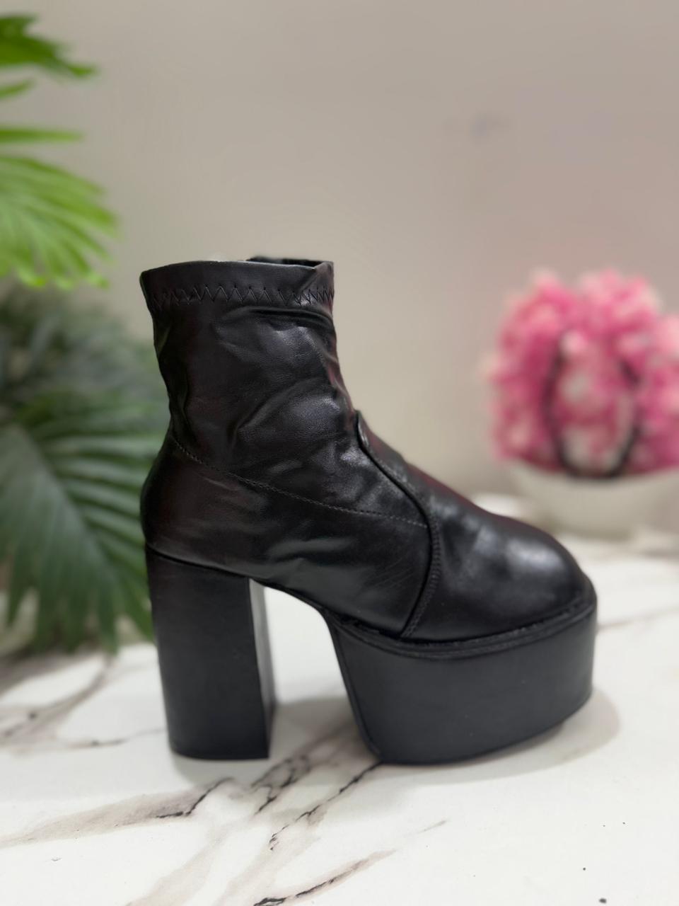 Black leather high sole ankle zipper boot (GRL)