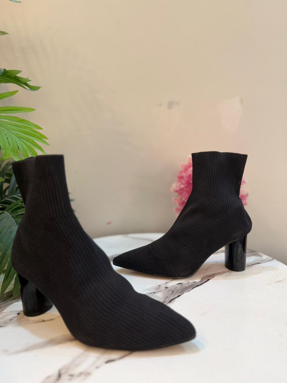 Black sock ankle boot (Stradivarius)