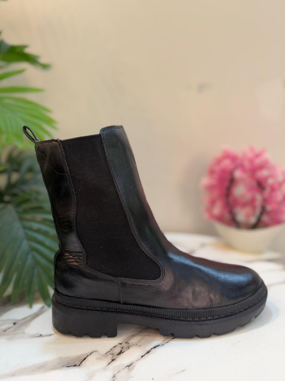 Black leather chelsea ankle boot (C&S)