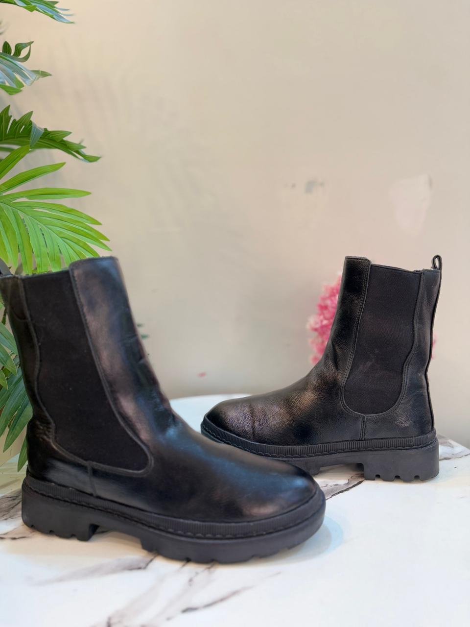 Black leather chelsea ankle boot (C&S)