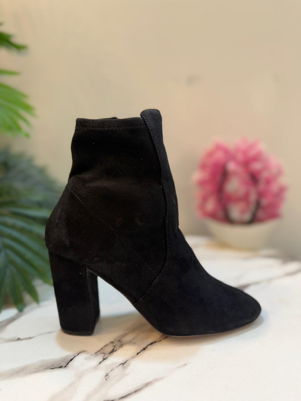 Blavk suede zipper ankle boot (aldo)