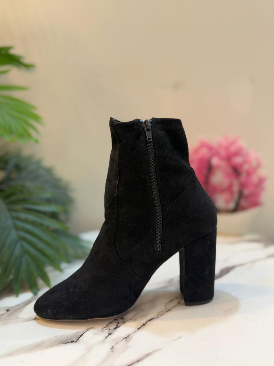 Blavk suede zipper ankle boot (aldo)