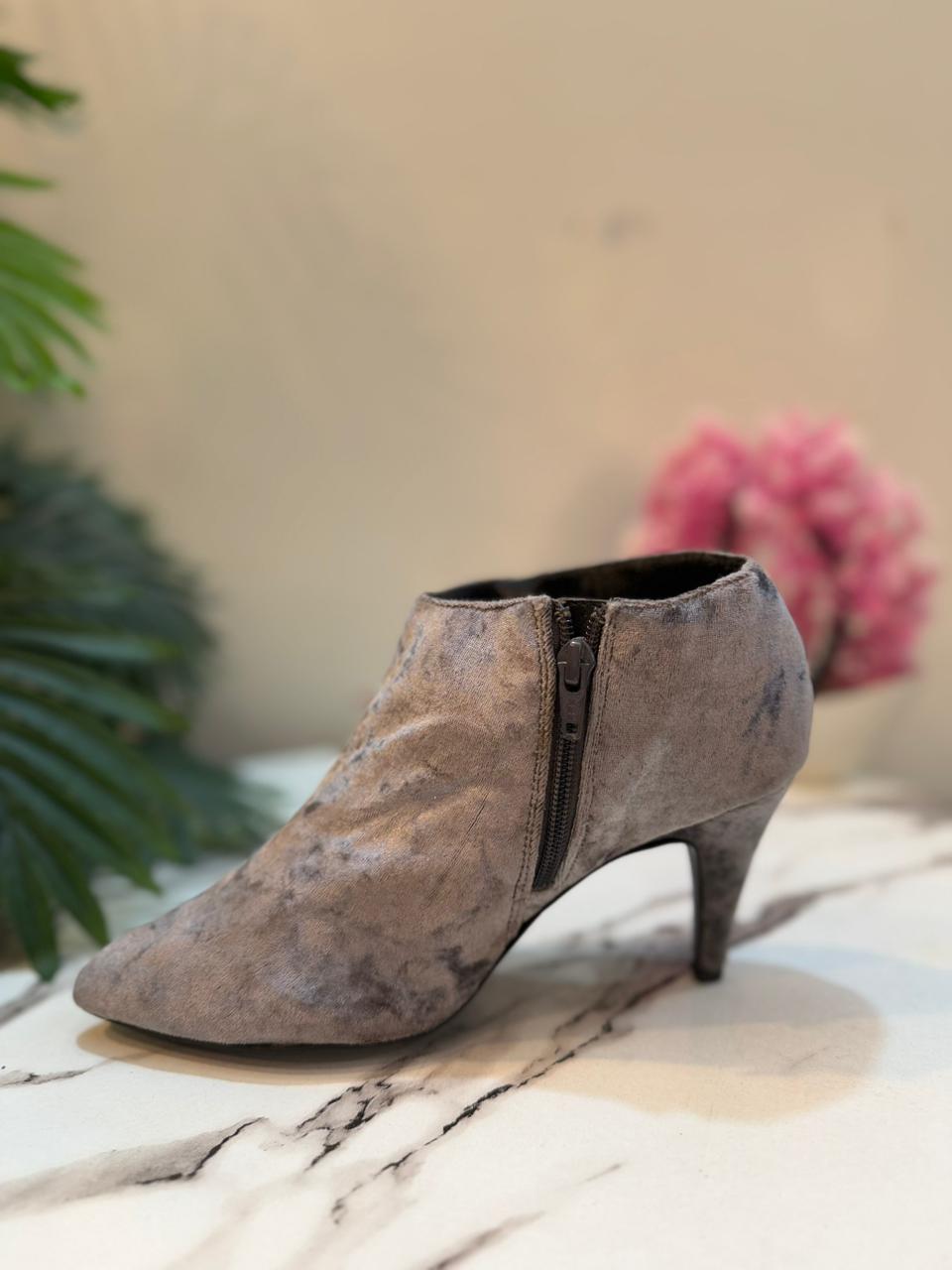 Grey zipper velvet ankle boot (Brand new look)