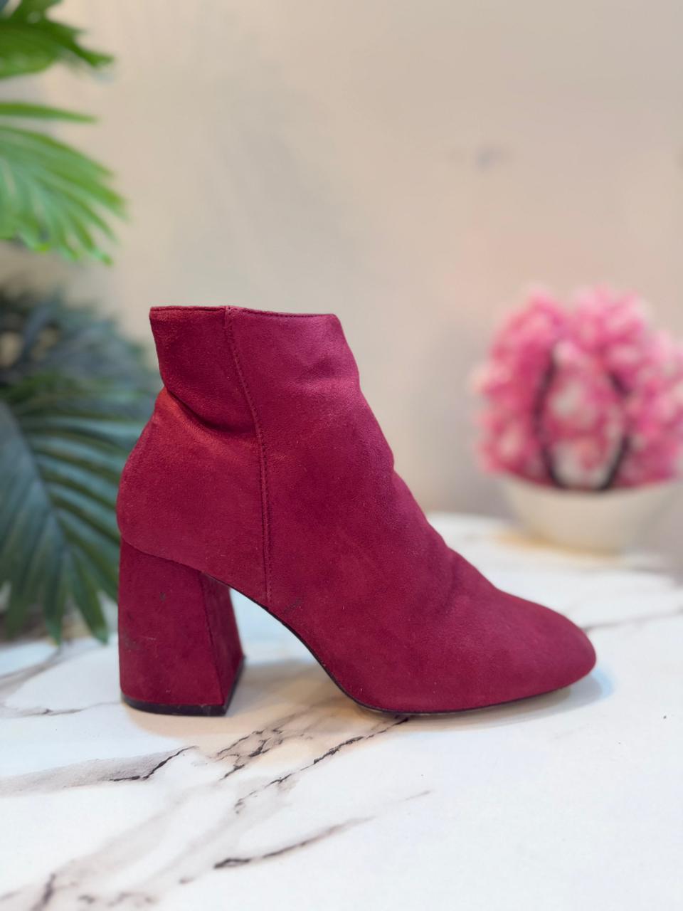 Burgundy suede zipper ankle boot (Stradivarius)