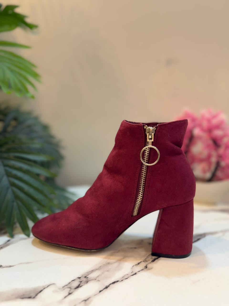 Burgundy suede zipper ankle boot (Stradivarius)