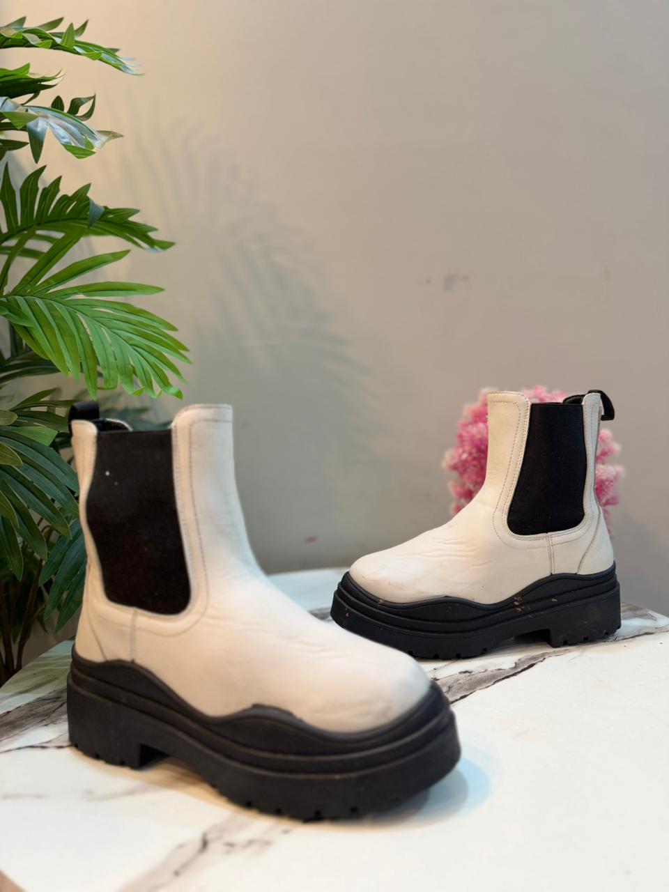 White chelsea leather ankle boot (tex)