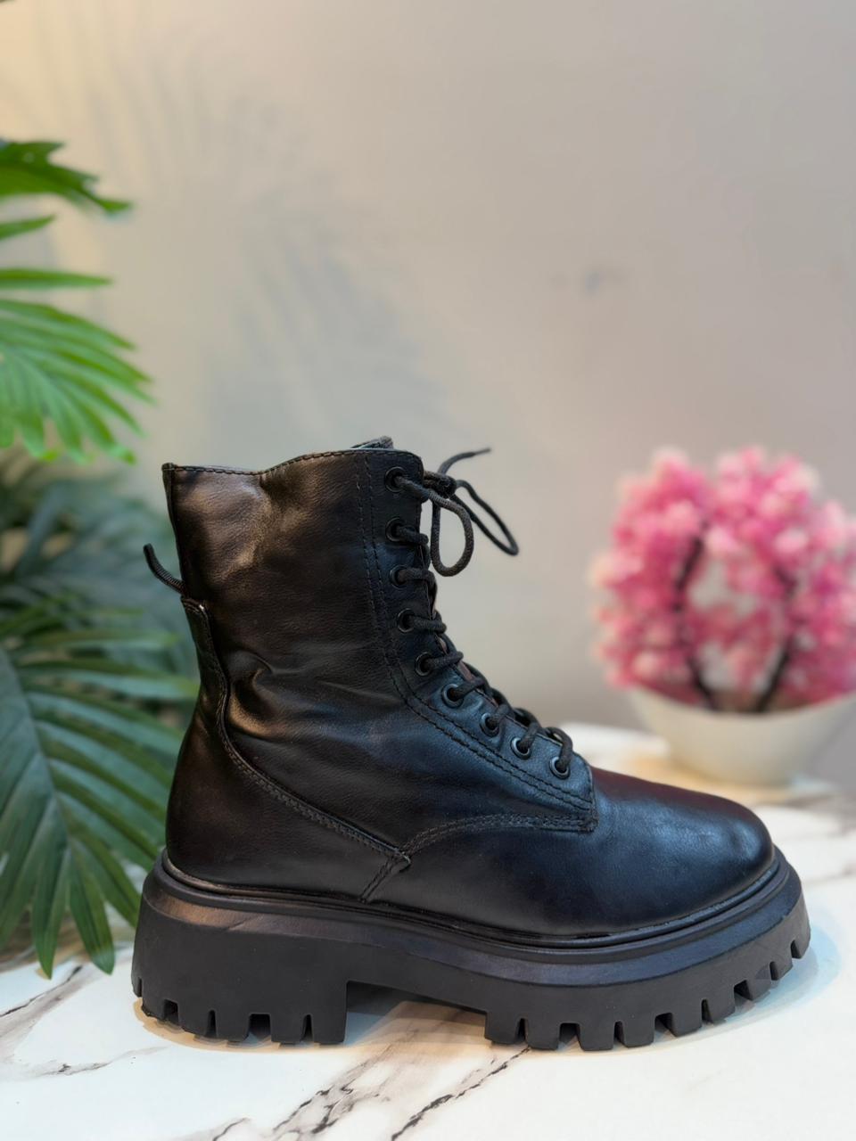 Black leather laceup zipper ankle boot (Stradivarius)