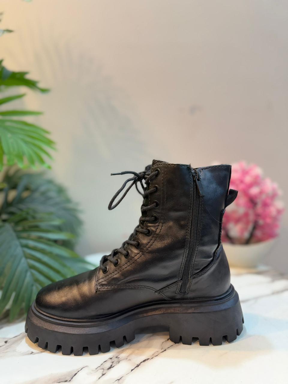 Black leather laceup zipper ankle boot (Stradivarius)