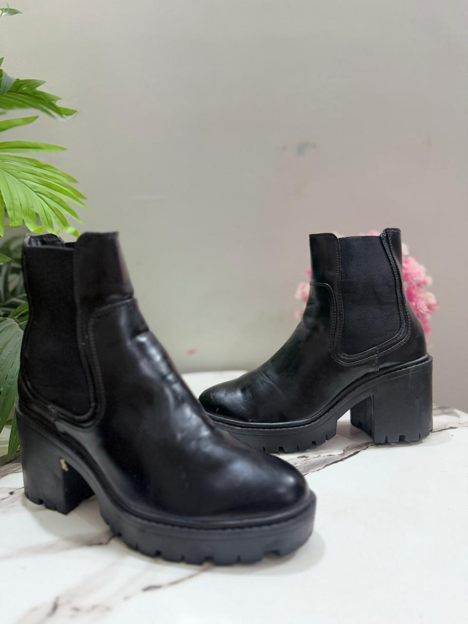 Black patent leather chelsea ankle boot(primark )