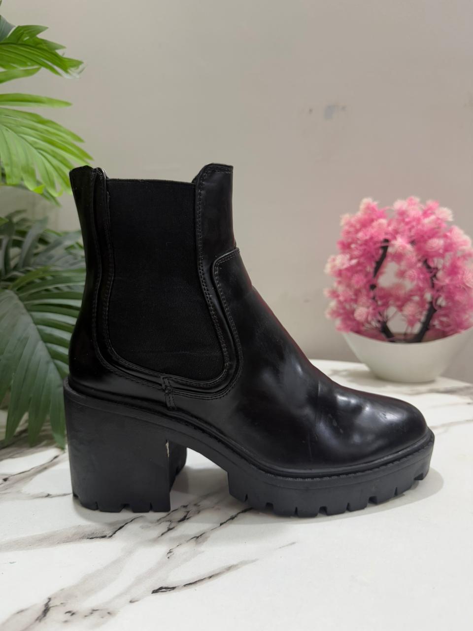 Black patent leather chelsea ankle boot(primark )
