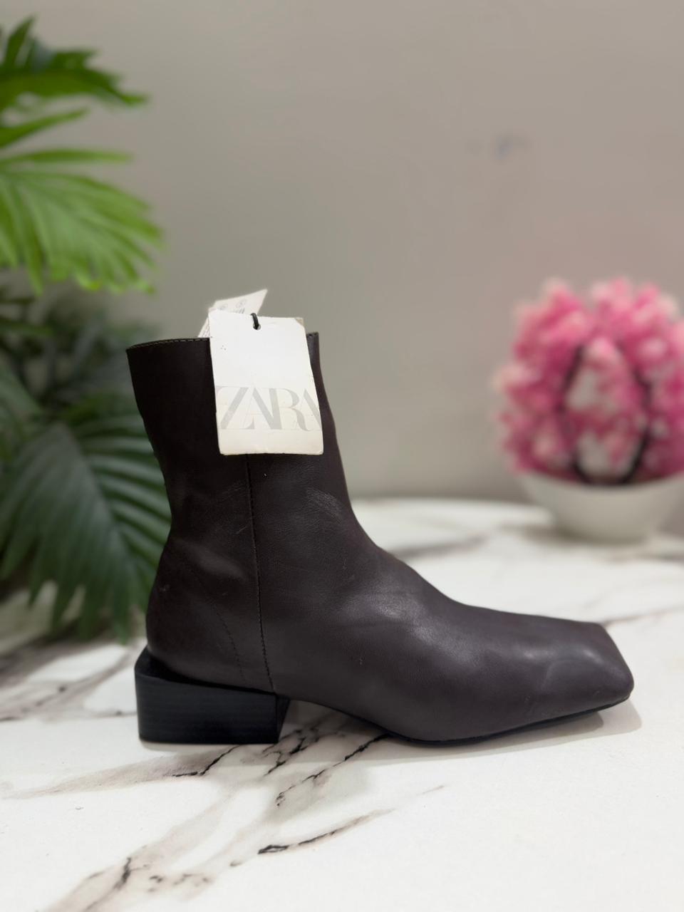 Dark brown leather zipper ankle boot (zara )