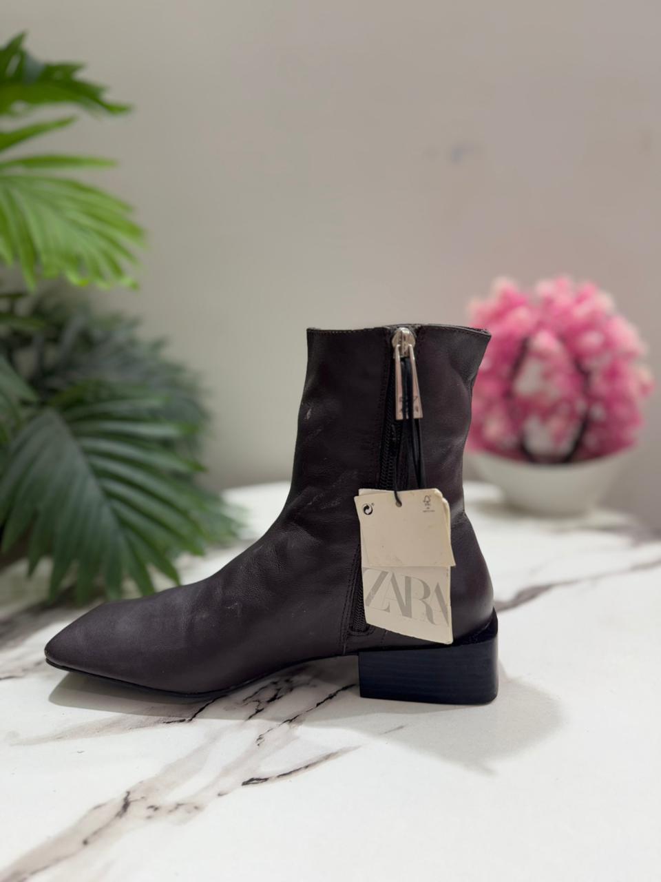 Dark brown leather zipper ankle boot (zara )