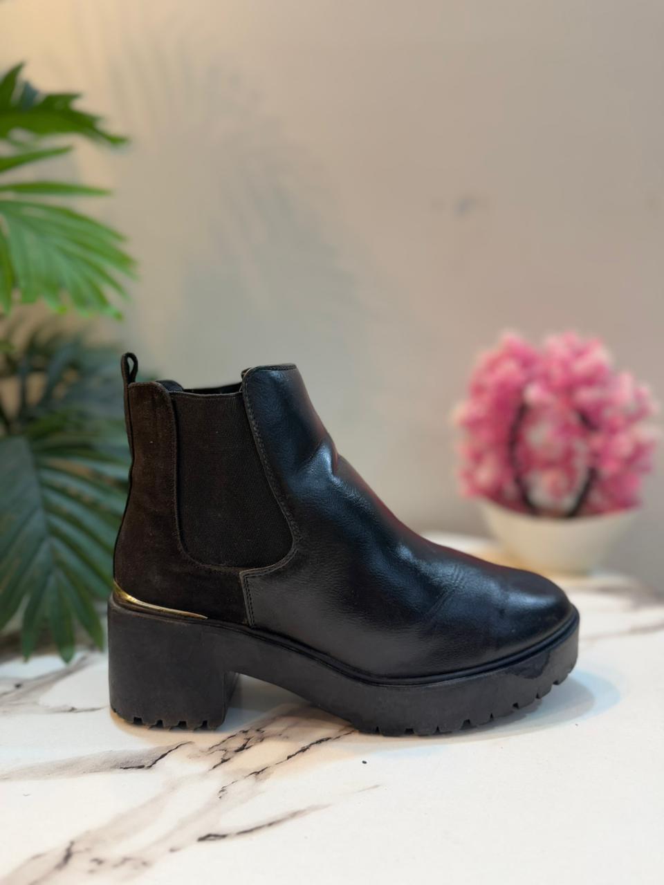 Black leather chelsea ankle boot new look