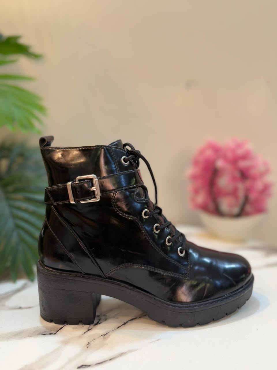 Black patent leather laceup zipper ankle boot XoXo