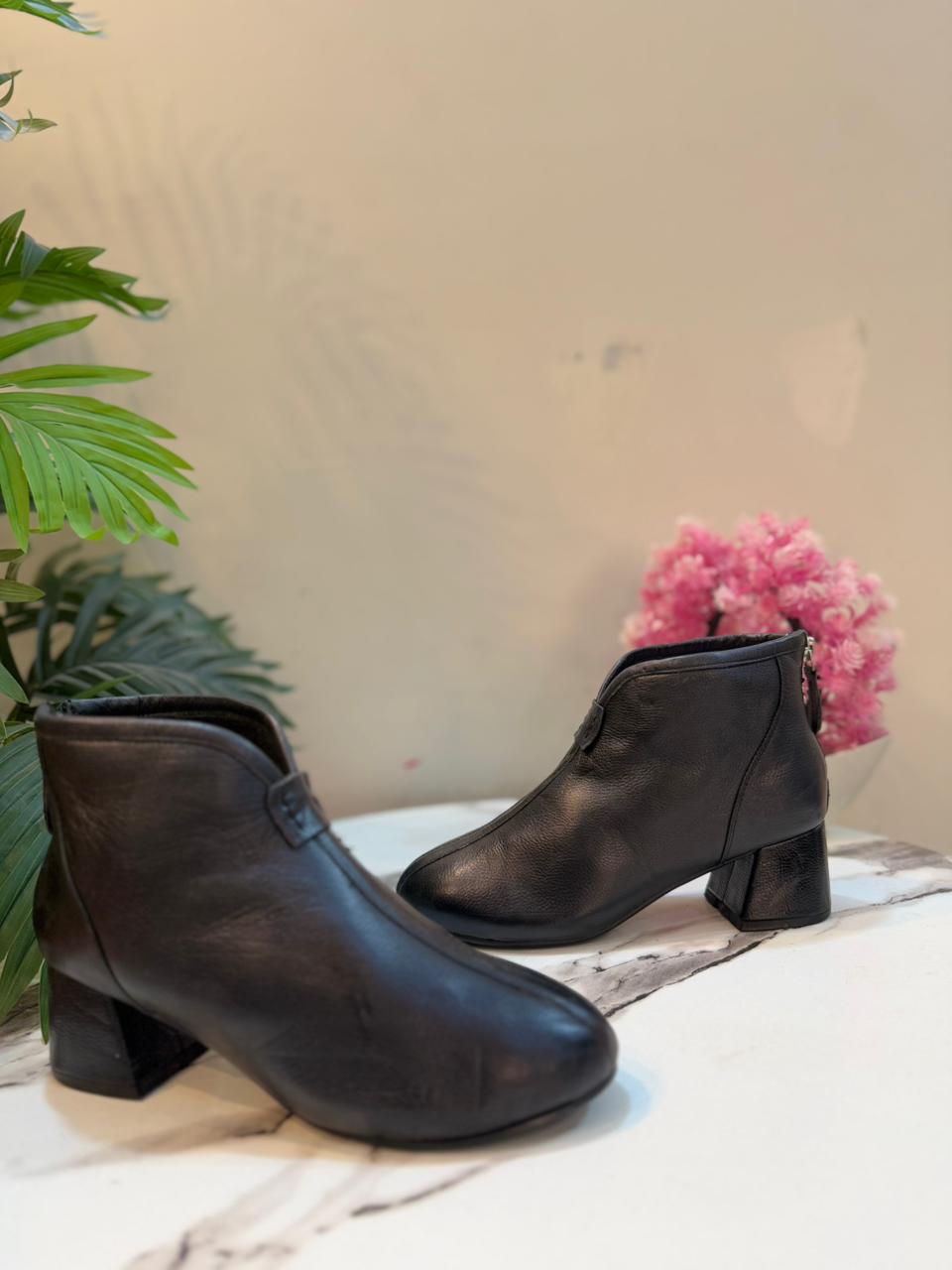 Black leather back zipper ankle boot abcdef