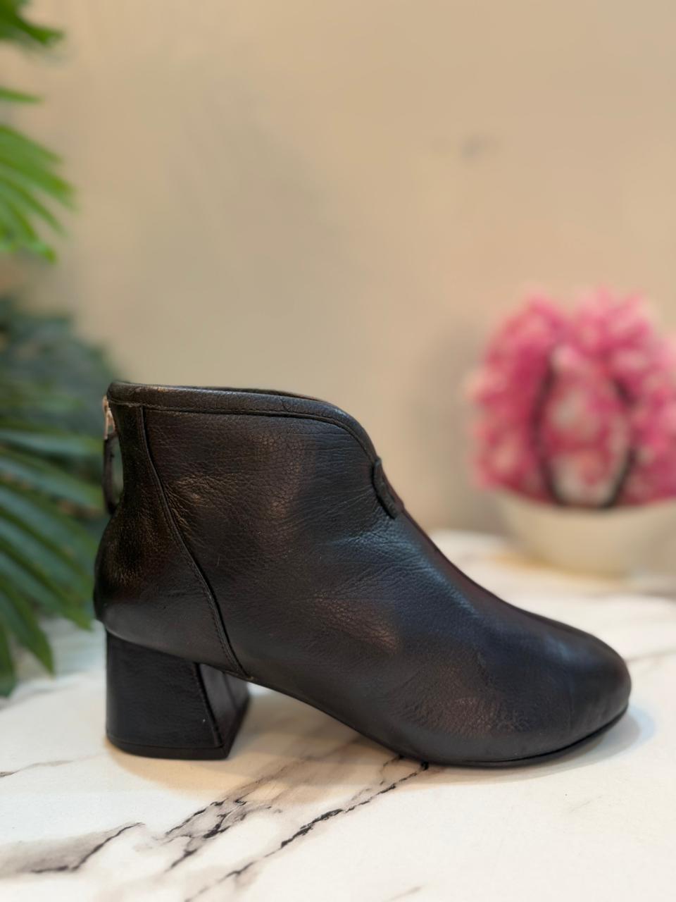 Black leather back zipper ankle boot abcdef