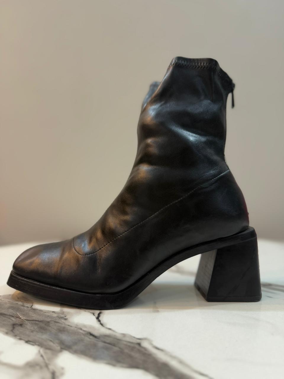 Black leather back zipper ankle boot (Zara)