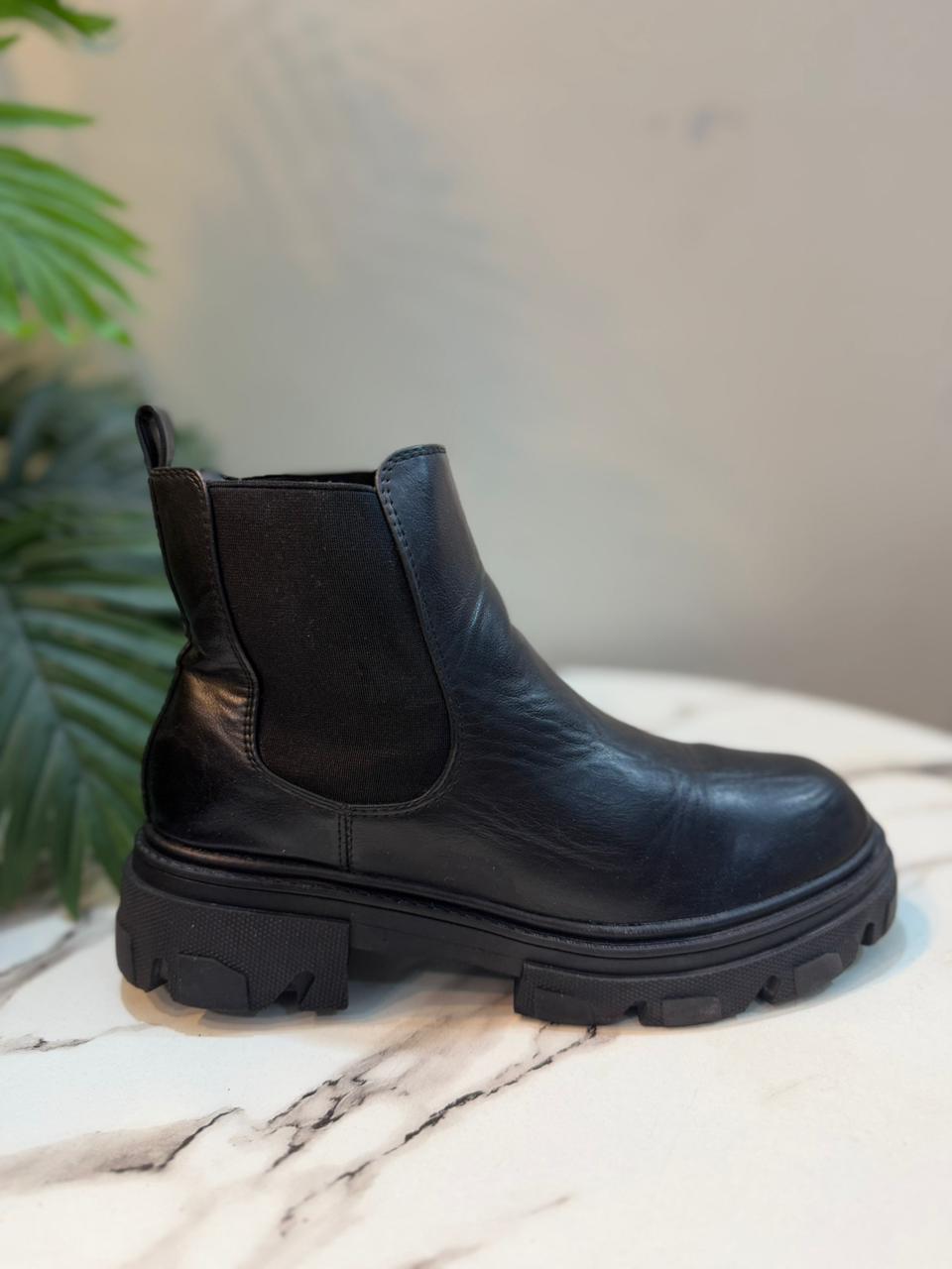 Black leathet chelsea boot (Target Women)