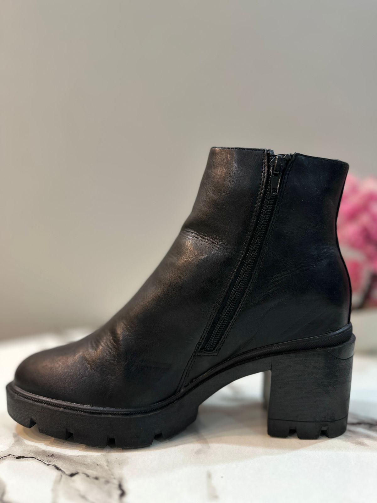 Black leather chelsea zipper ankle boot (Anna Field)