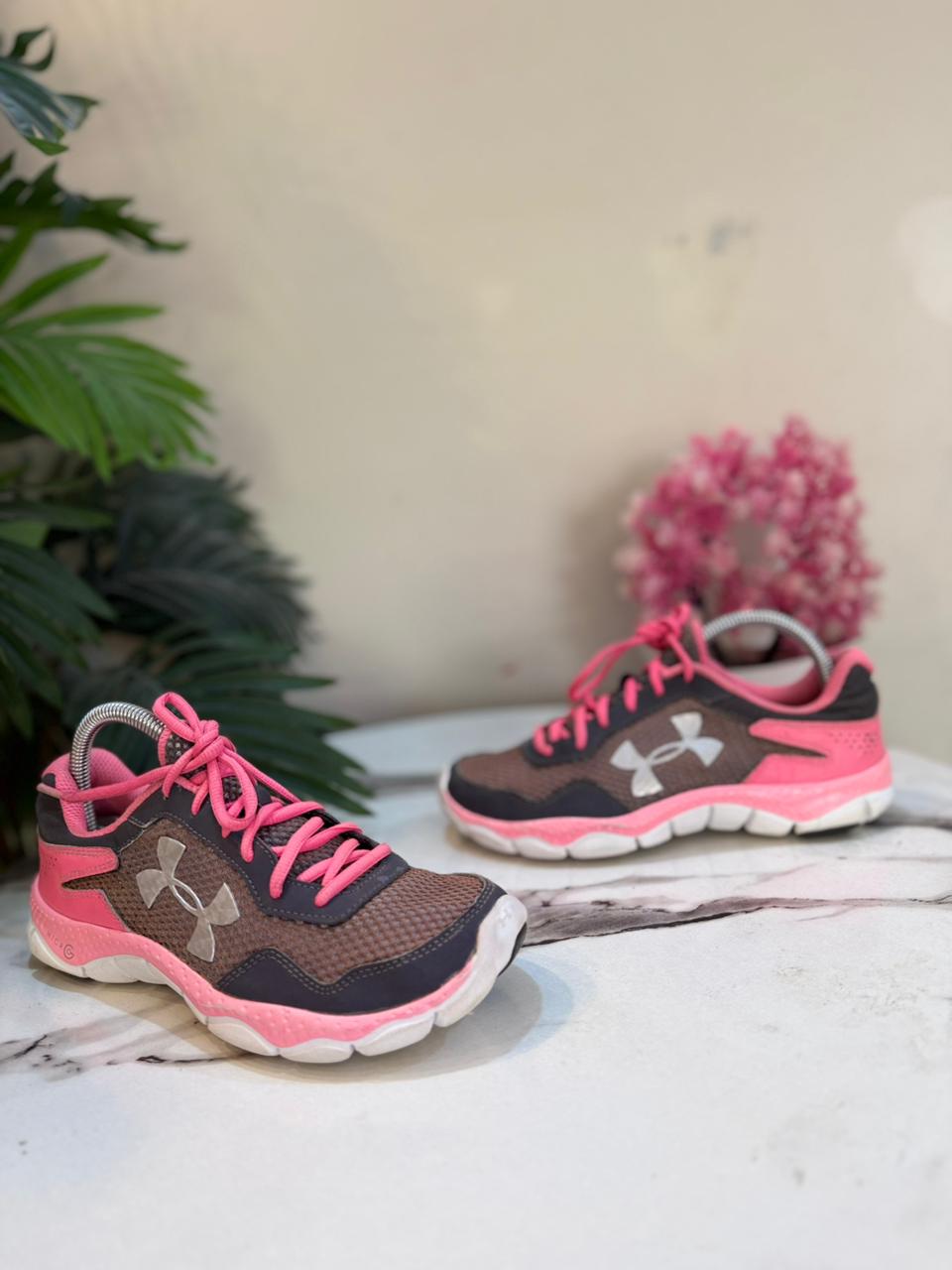 Eur 37.5 | Under armour