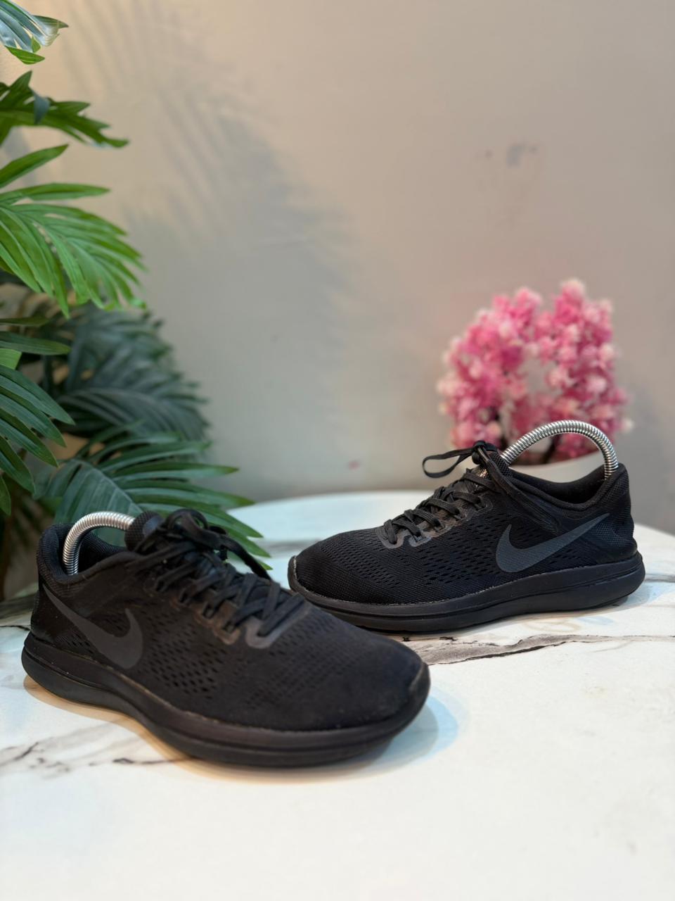 Eur 38.5 | Nike