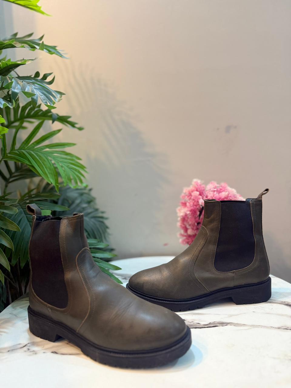 Olive green chelsea leather ankle boot (Georgia rose)