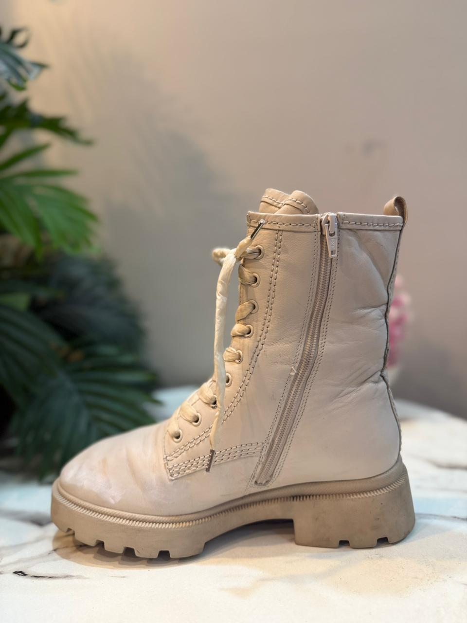 Off white leather laceup ankle boot with zipper (Gabor)