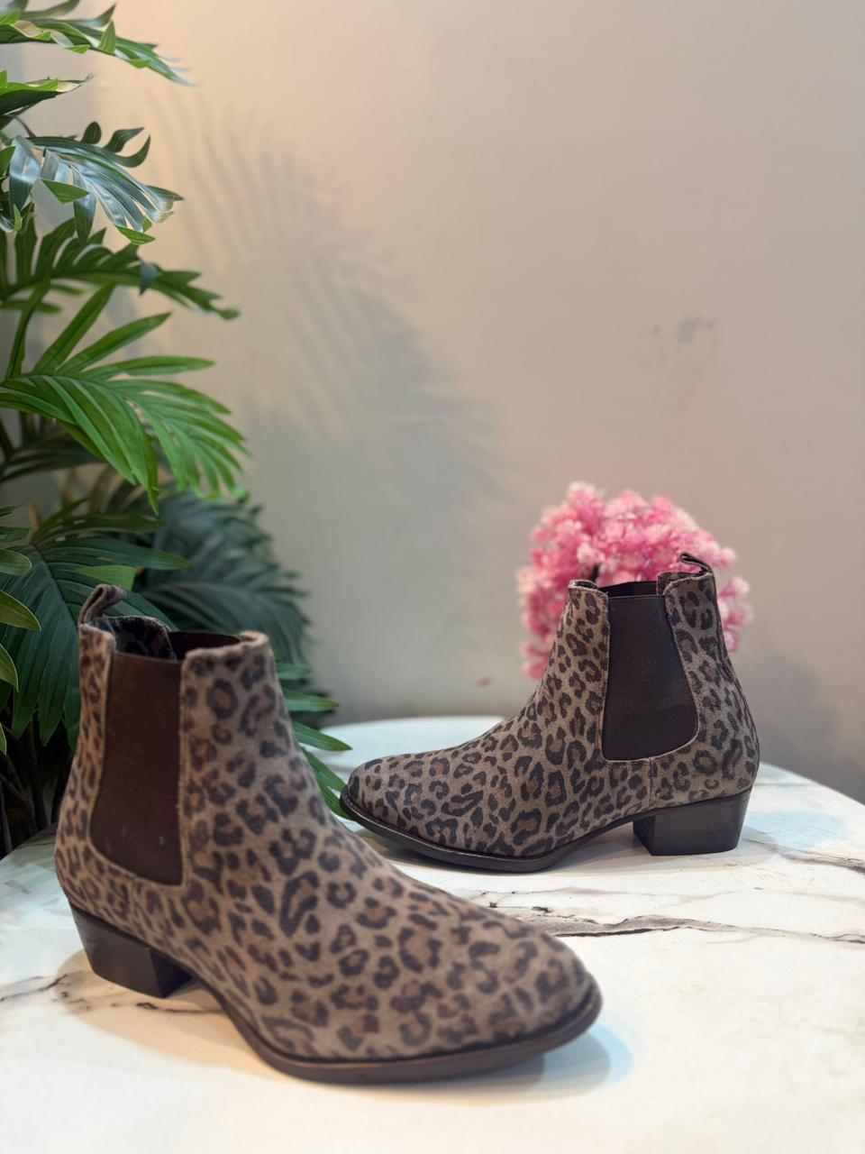Leopard print suede ankle boot (Sms)