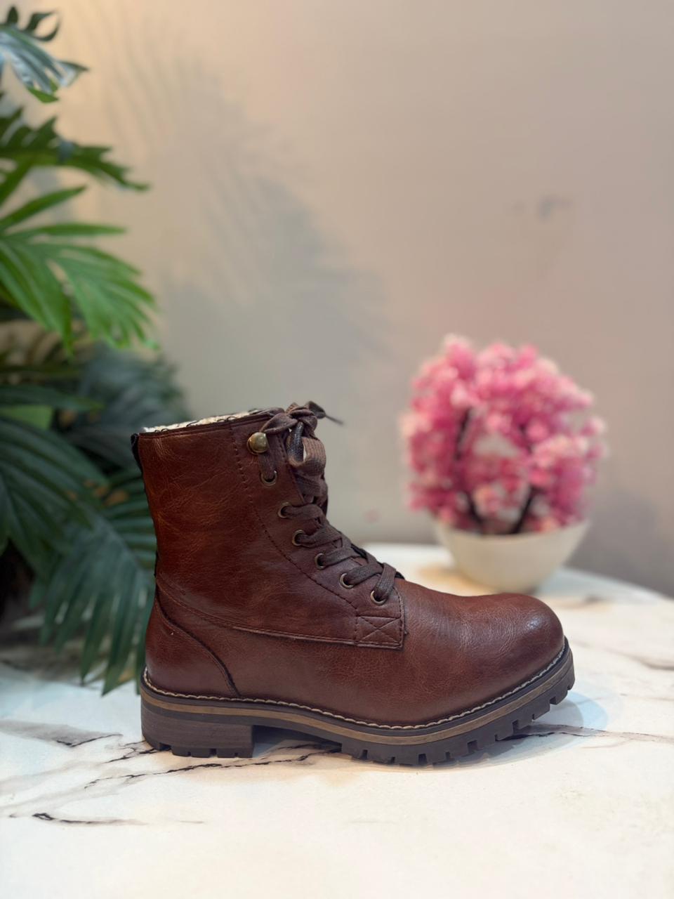 Brown leather laceup ankle boot (Linear)