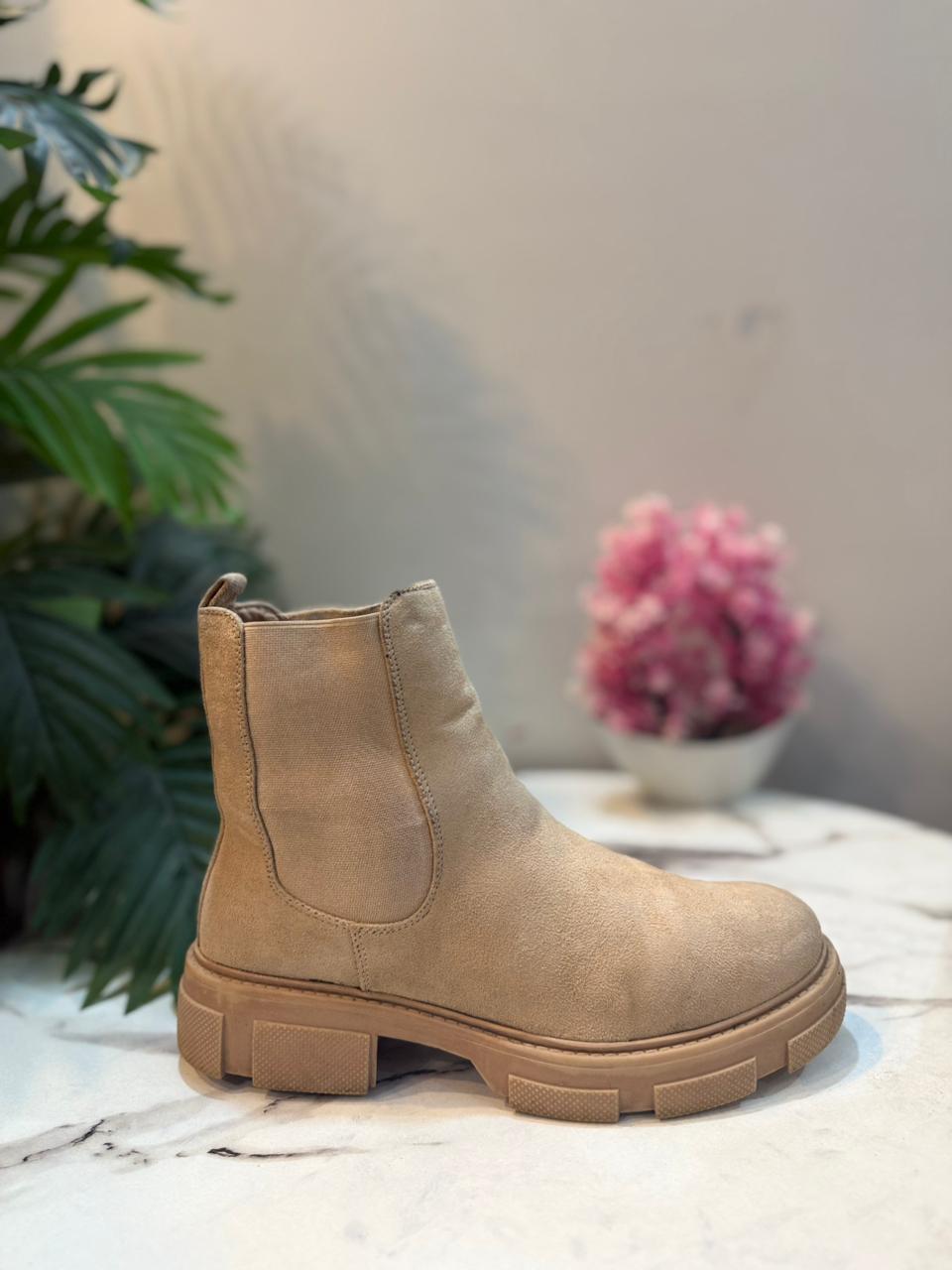 Beige suede chelsea ankle boot (Cooc bella)
