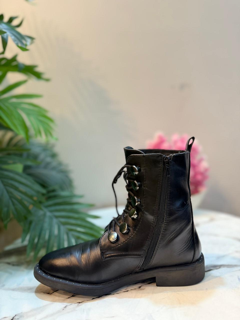 Black leather laceup zipper ankle boot (Mery scoll)